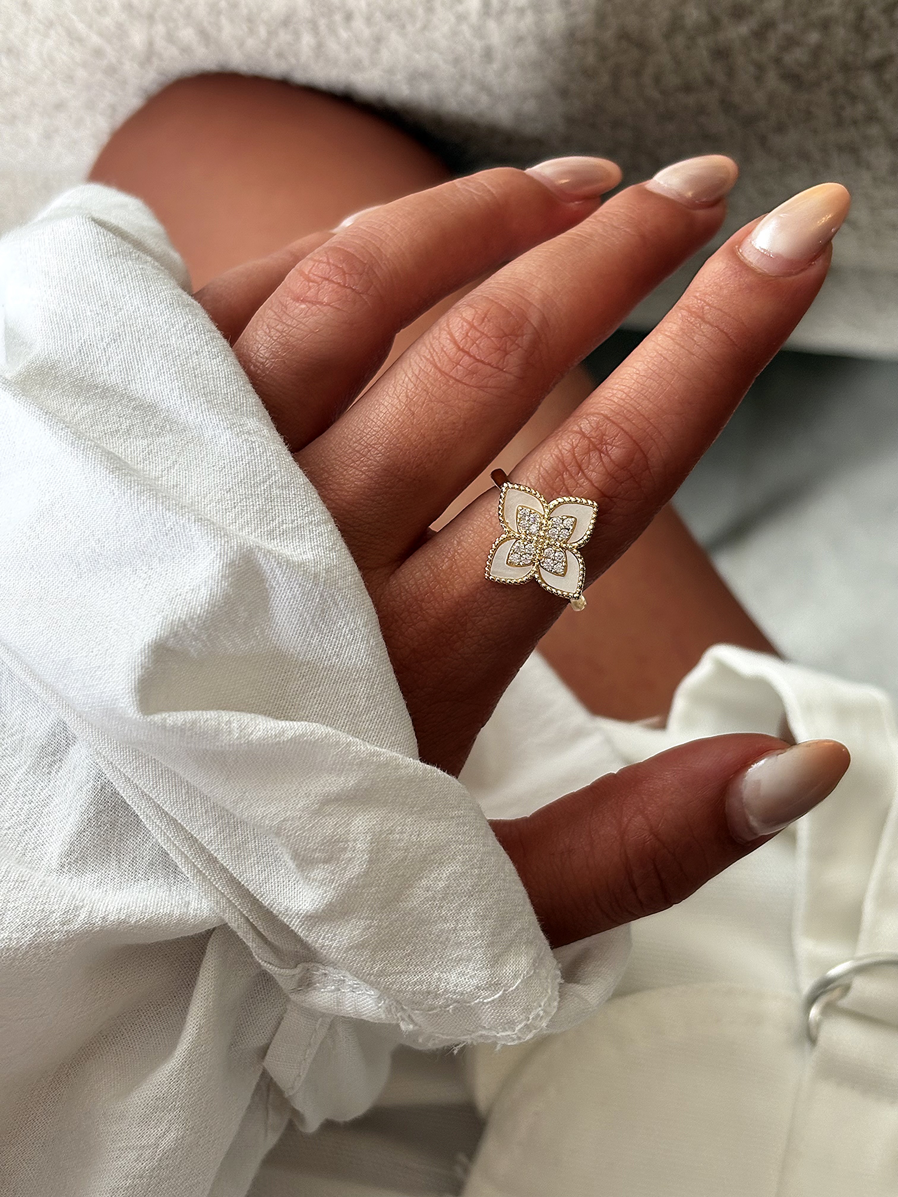 انگشتر زنانه طرح گل لوزی