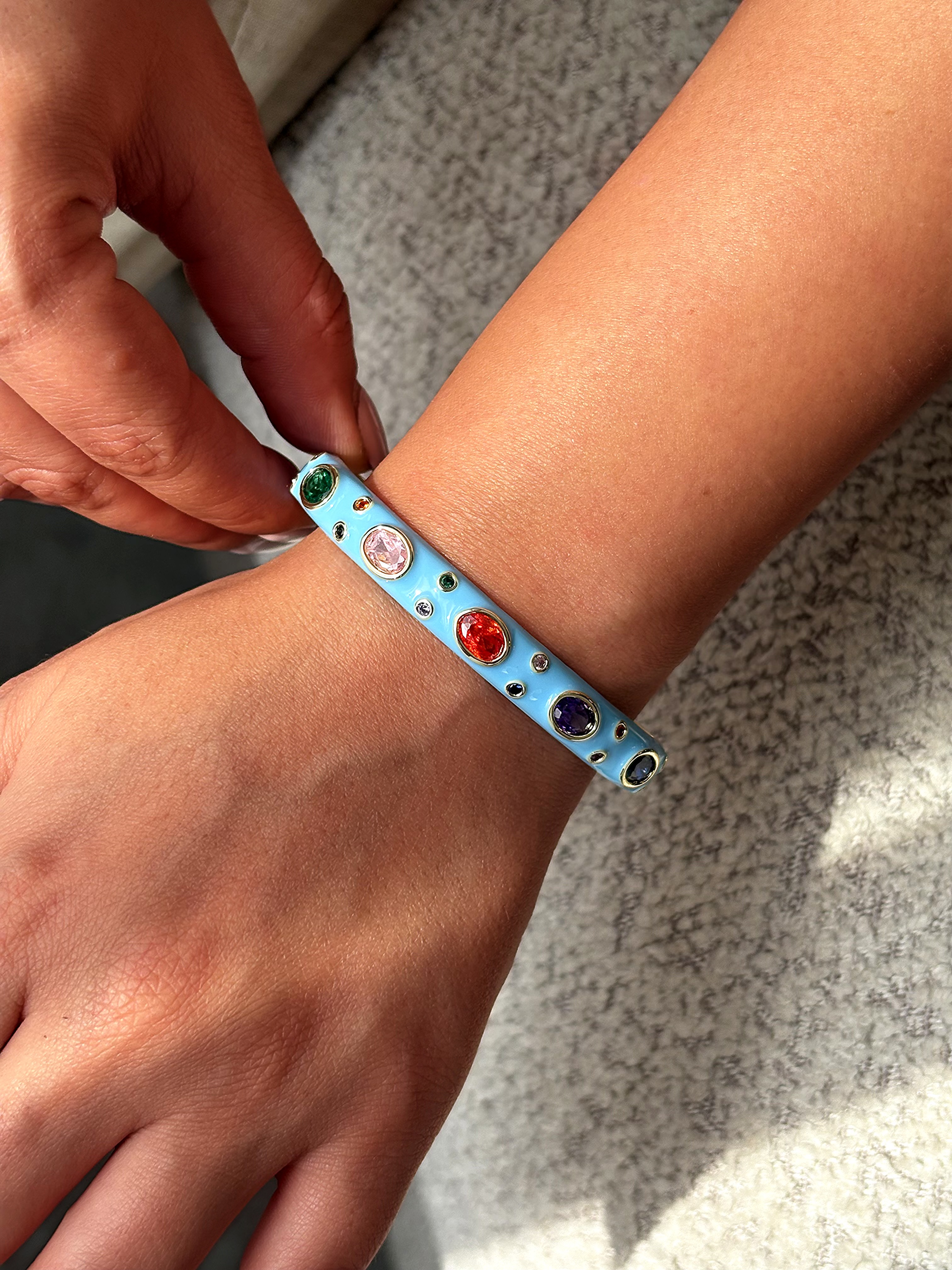 بنگل میناکاری فیروزه‌ای نگین‌دار