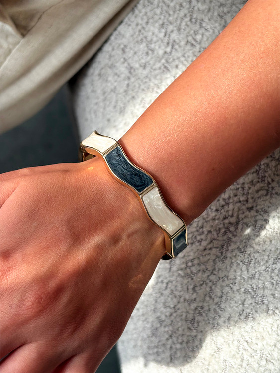 نگل میناکاری دو رنگ سبز و کرم