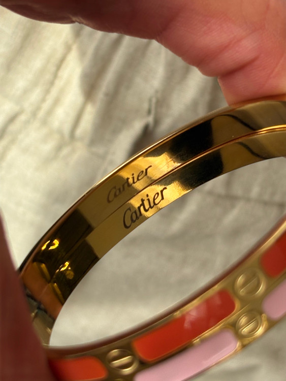 بنگل زنانه کارتیه با حک داخل بدنه