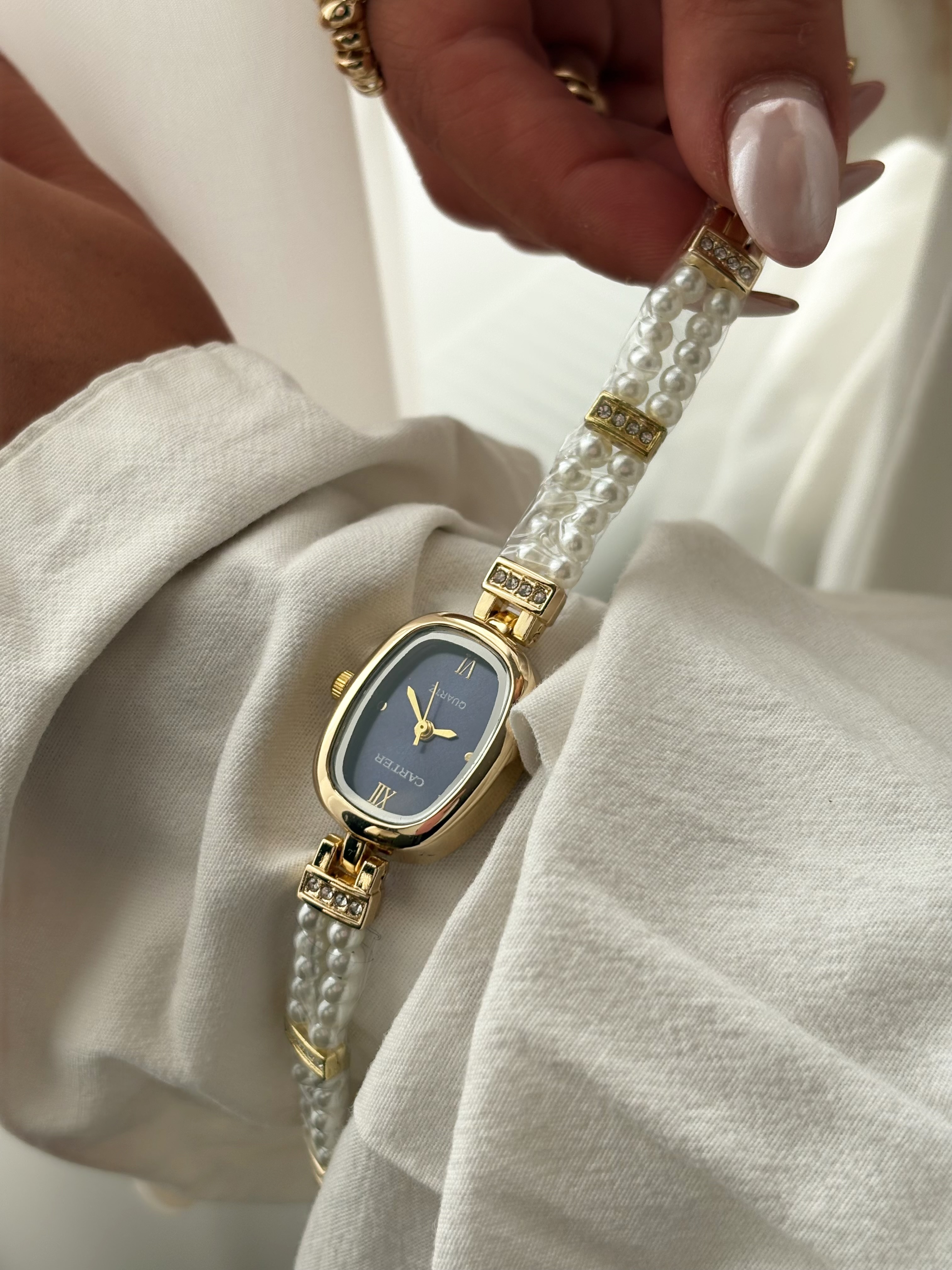 ساعت مچی زنانه بند مرواریدی طلایی صفحه سرمه ای