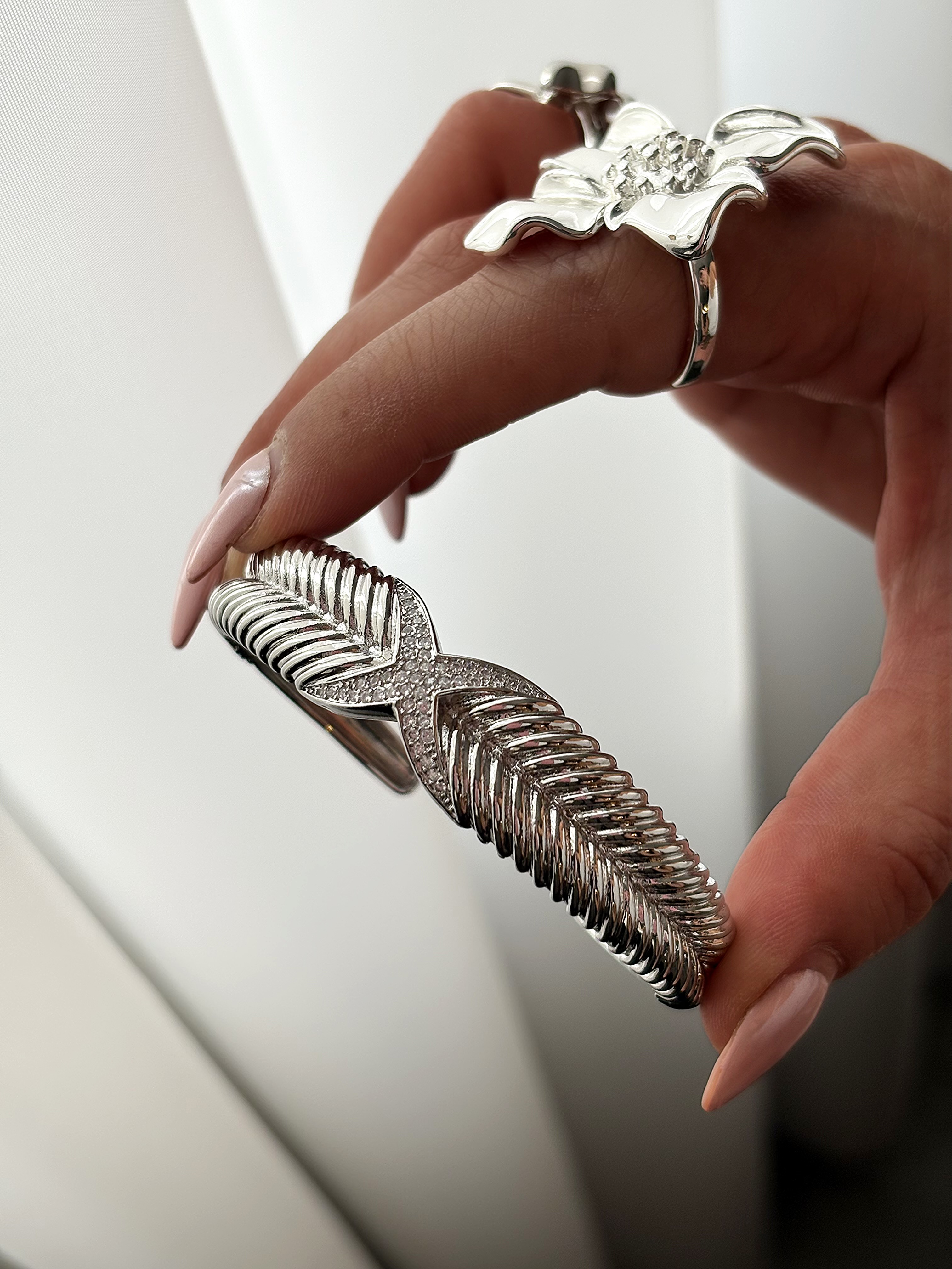 عکس روی دست بنگل