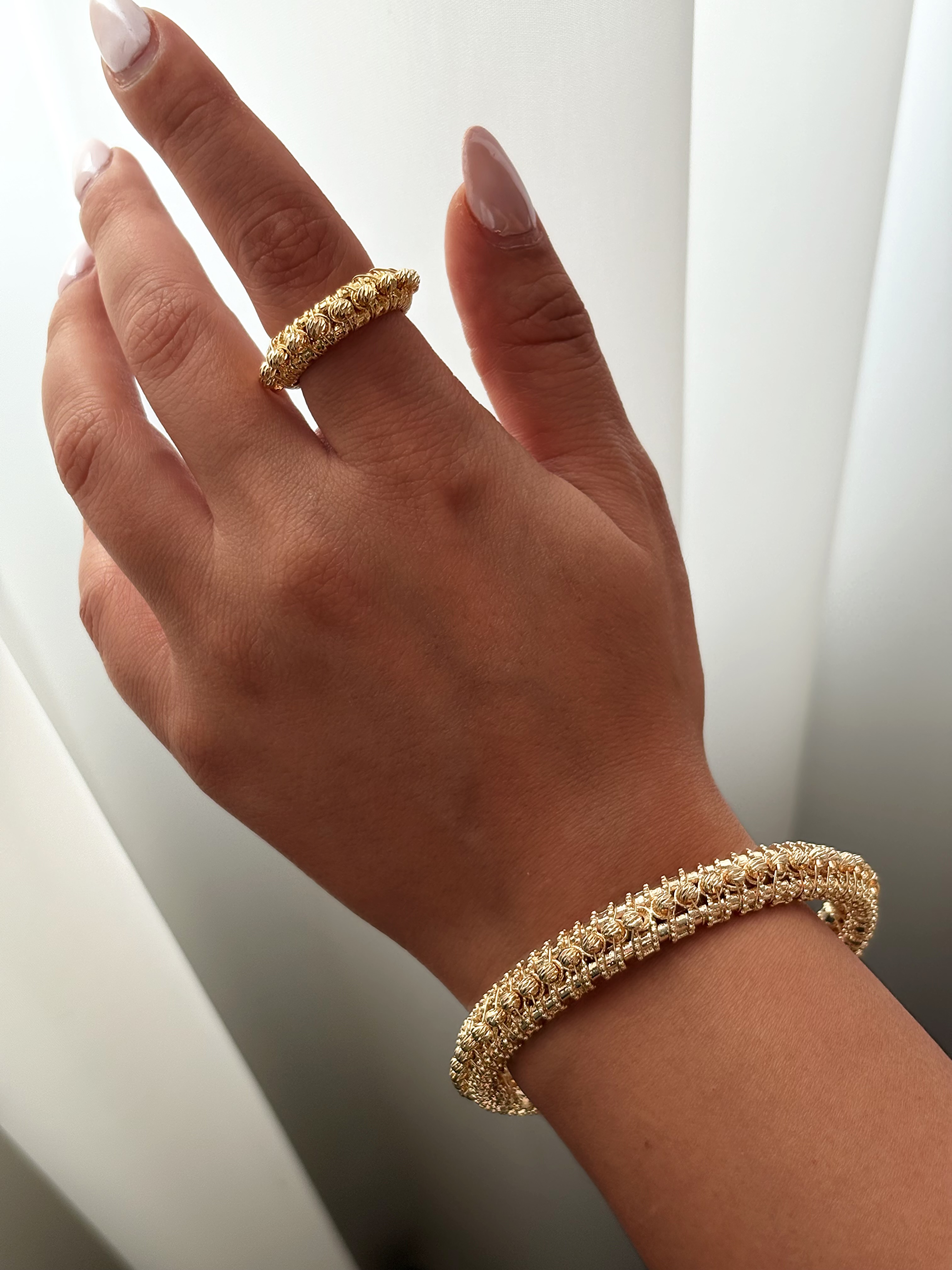 انگشتر و بنگل جواهری