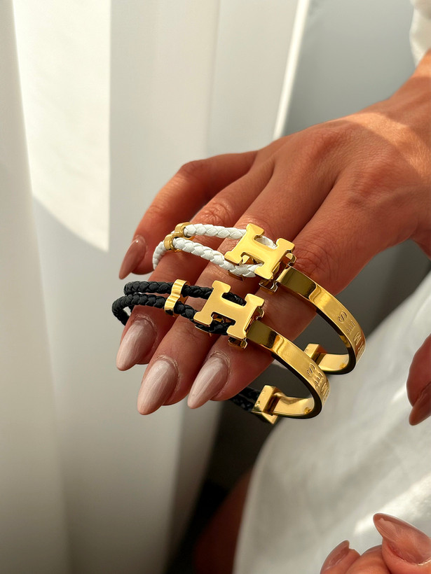 نمای روبروی دستبند