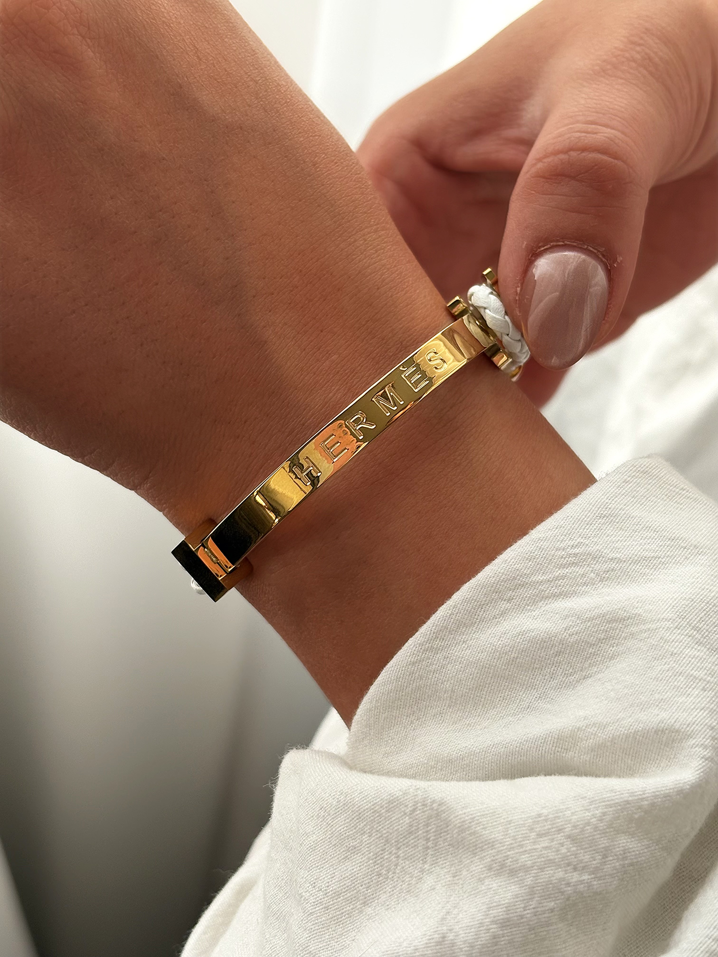 نمای روبروی دستبند