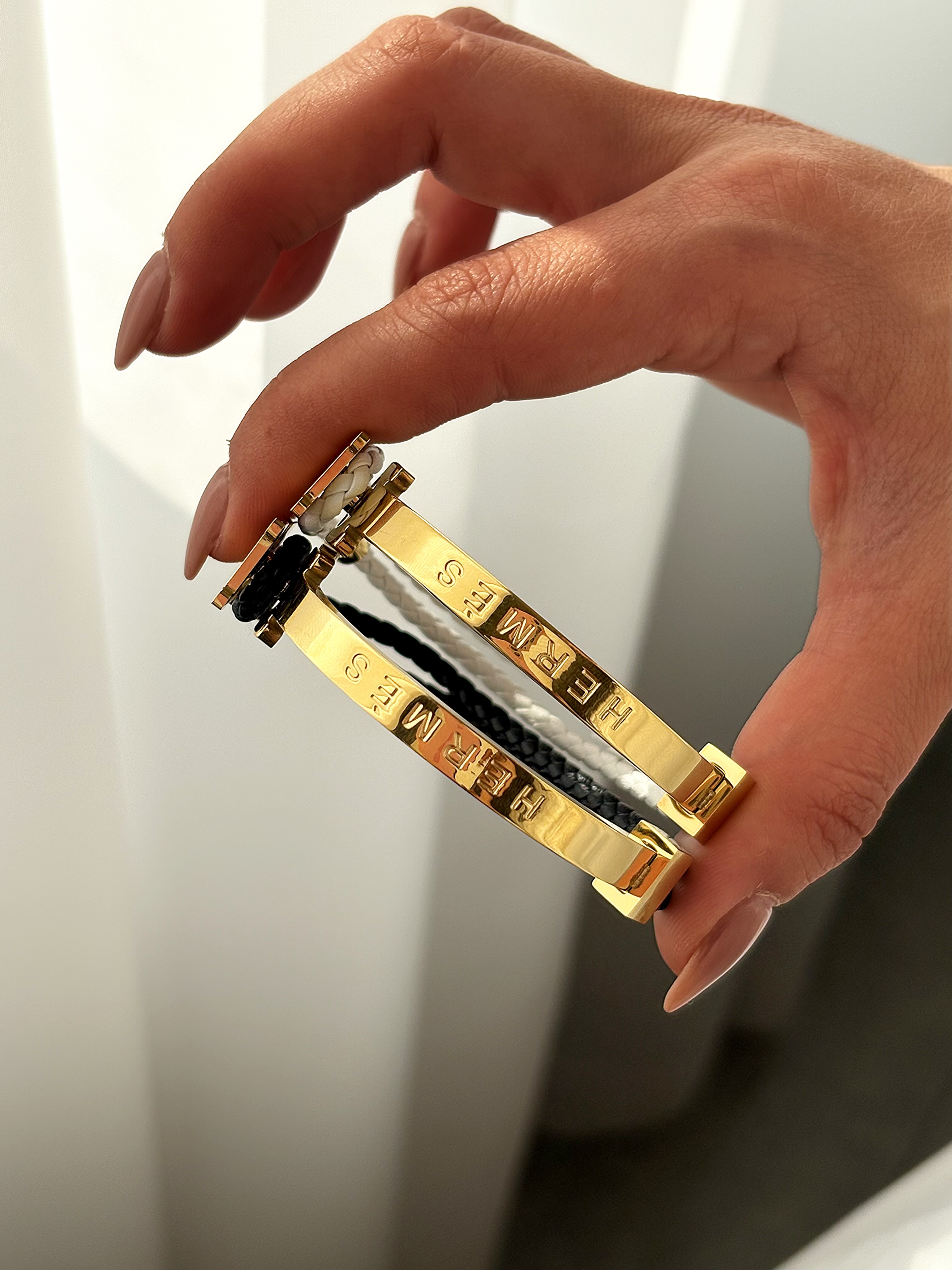 حک بند روی قسمت فلزی