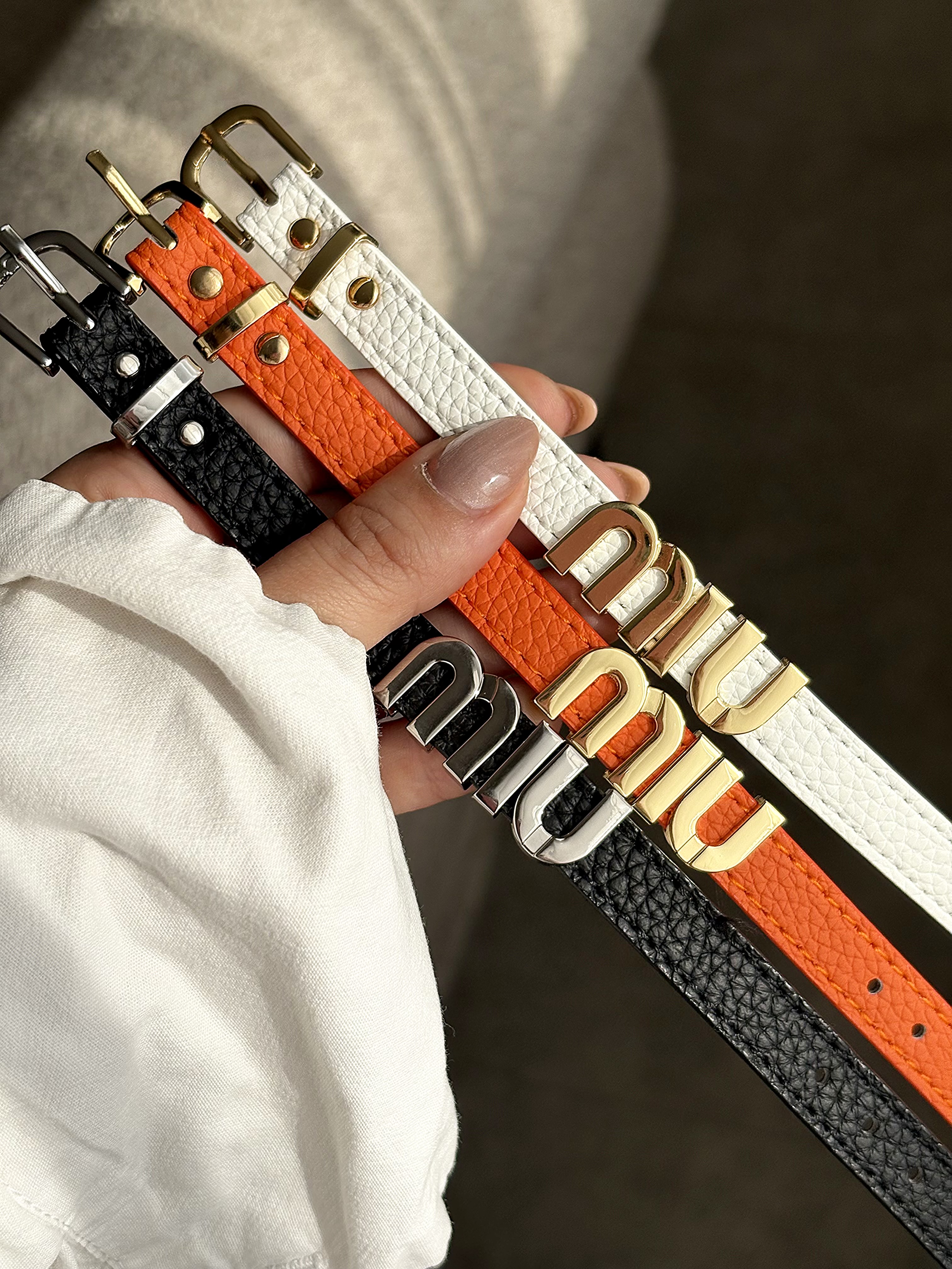 جزئیات دستبند چرمی میومیو