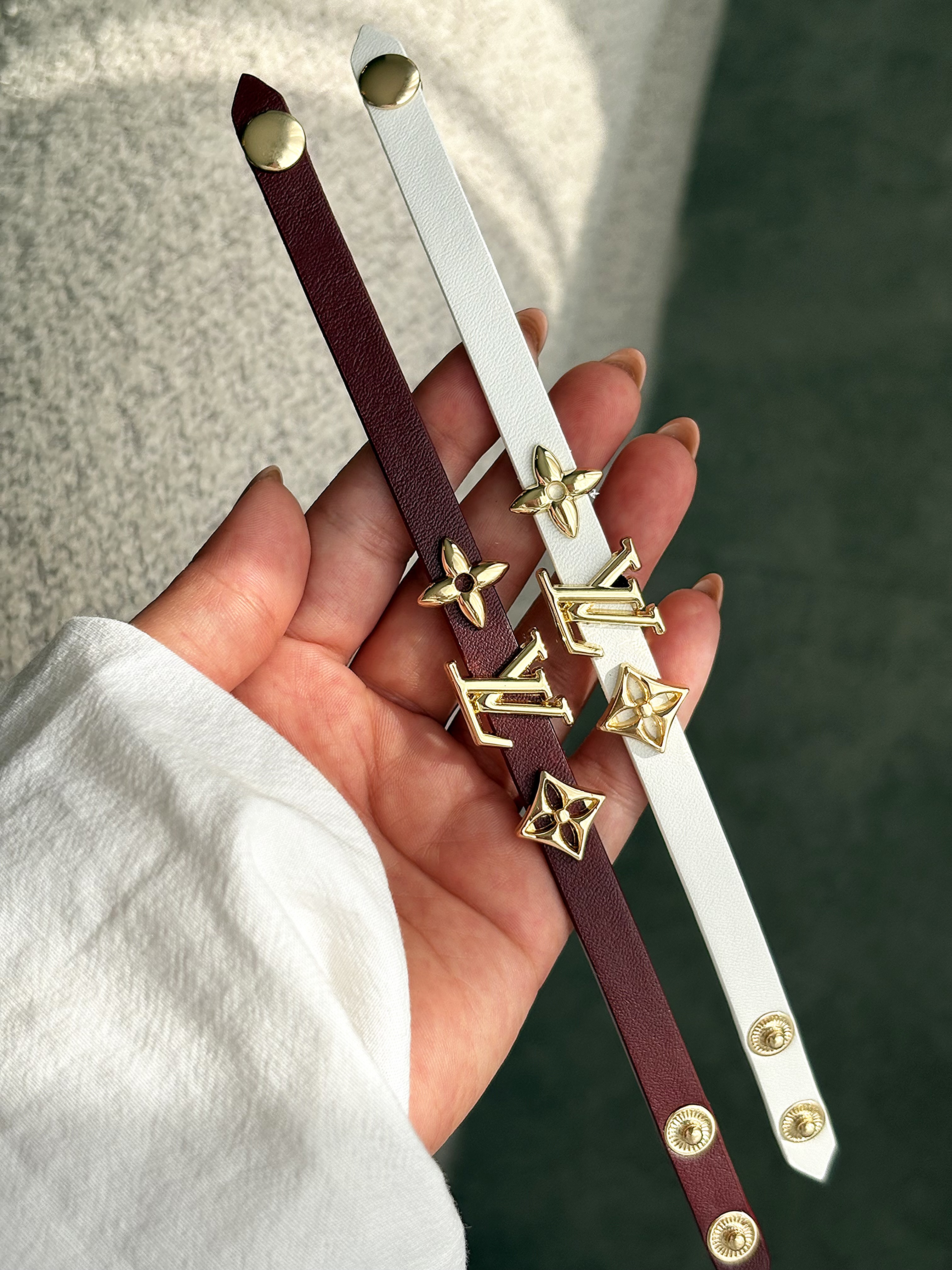 نمای روی دست دستبند چرمی لویی ویتون