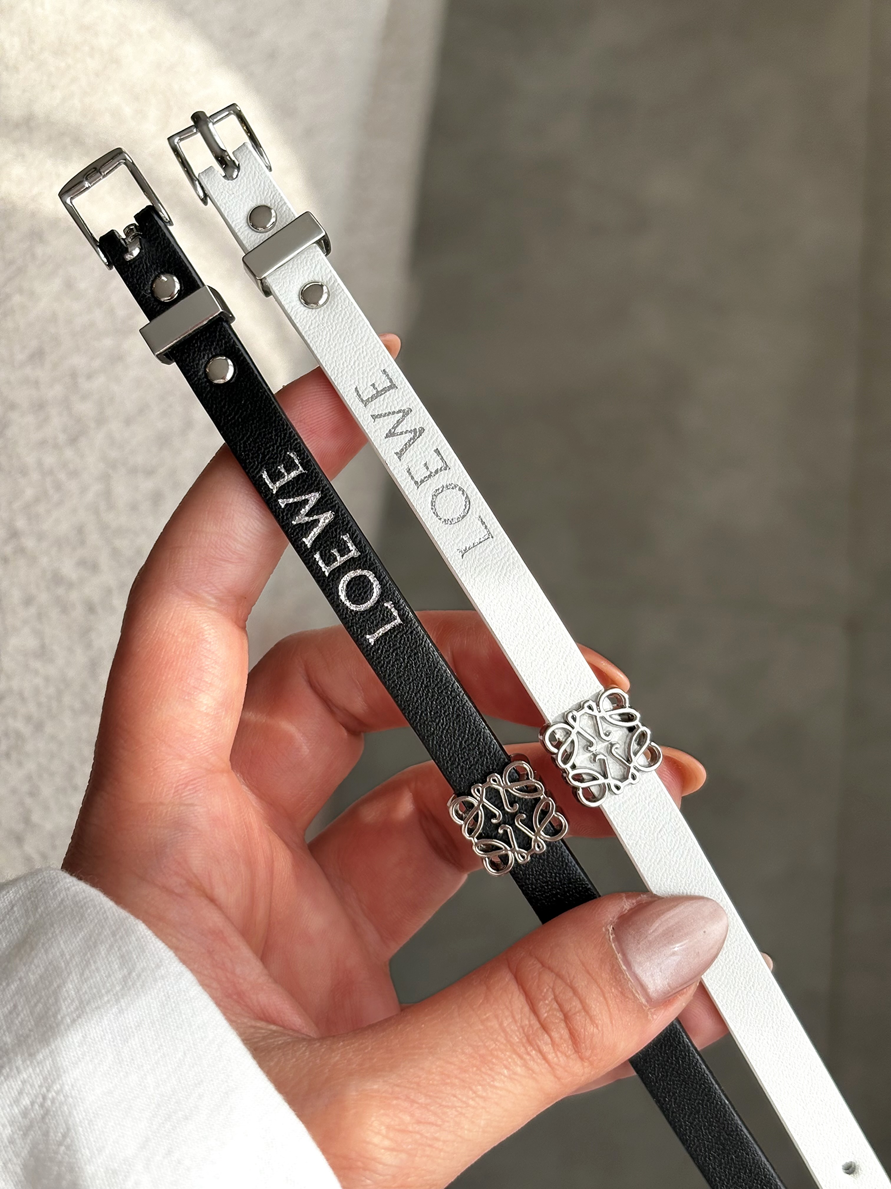 جزئیات پلاک‌های روی دستبند