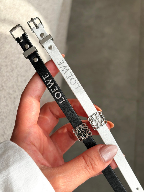 جزئیات پلاکهای روی دستبند