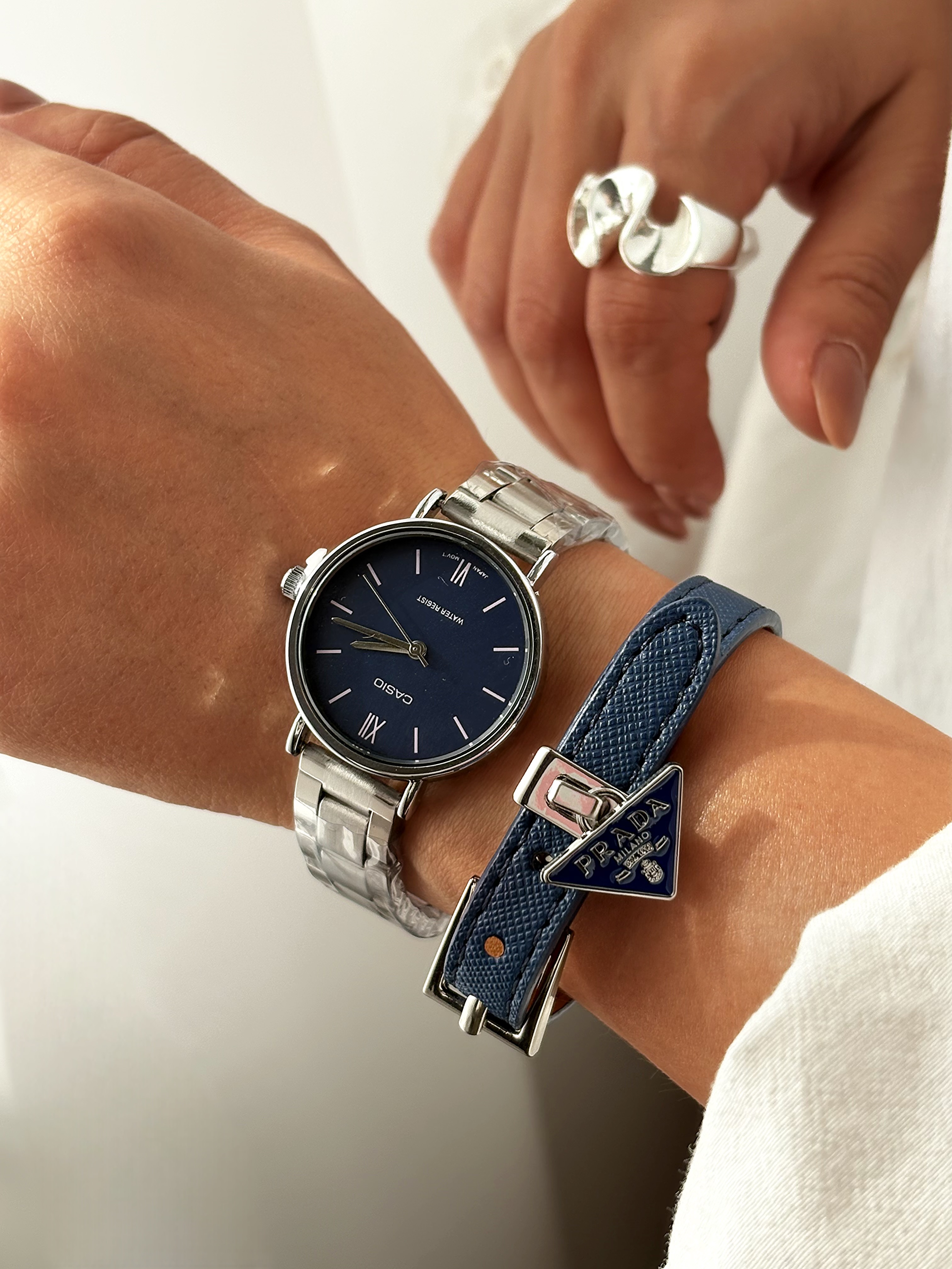 ساعت مچی گرد کاسیو نقرهای صفحه سرمهای