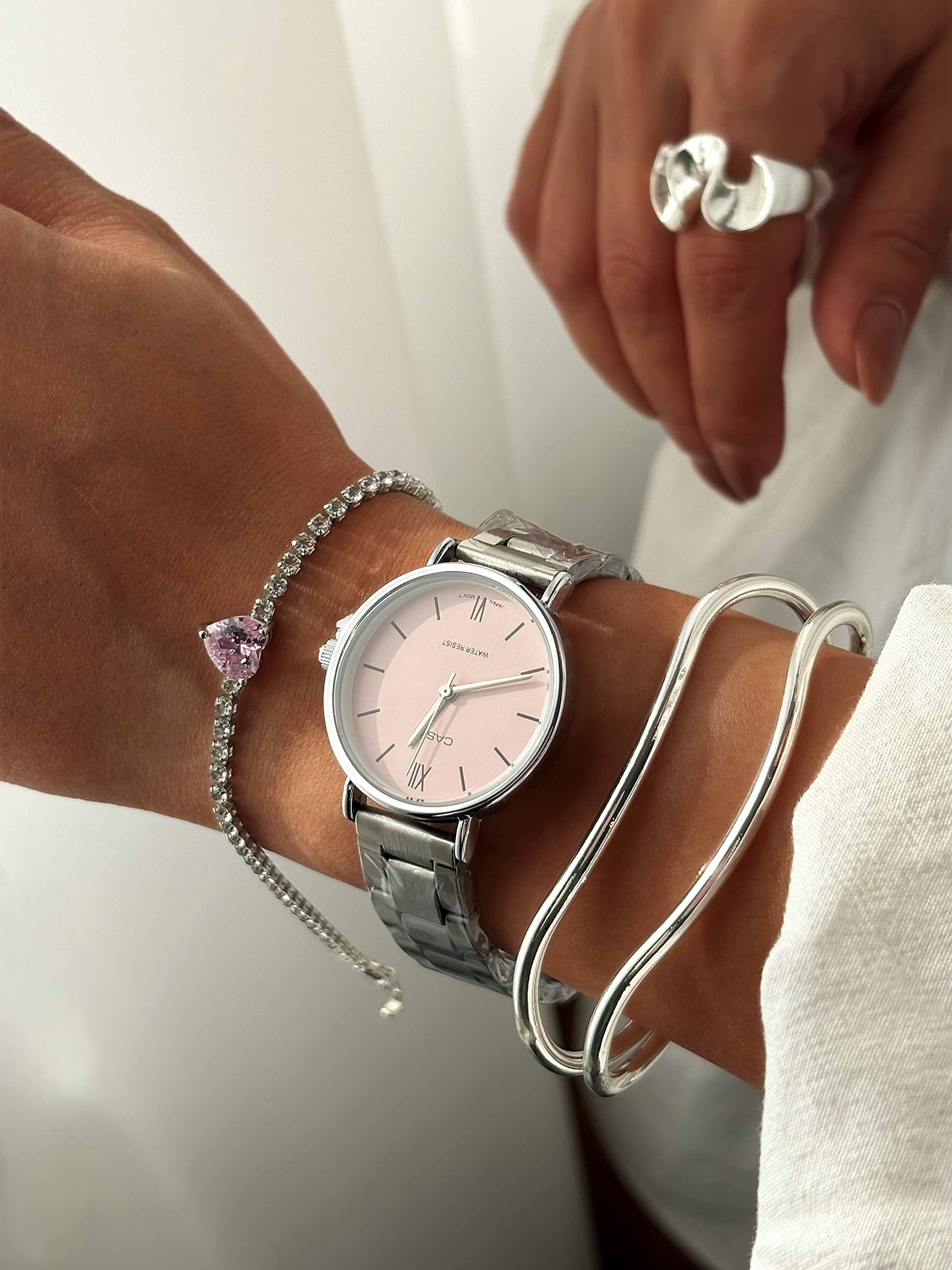 ساعت مچی گرد کاسیو نقرهای صفحه صورتی