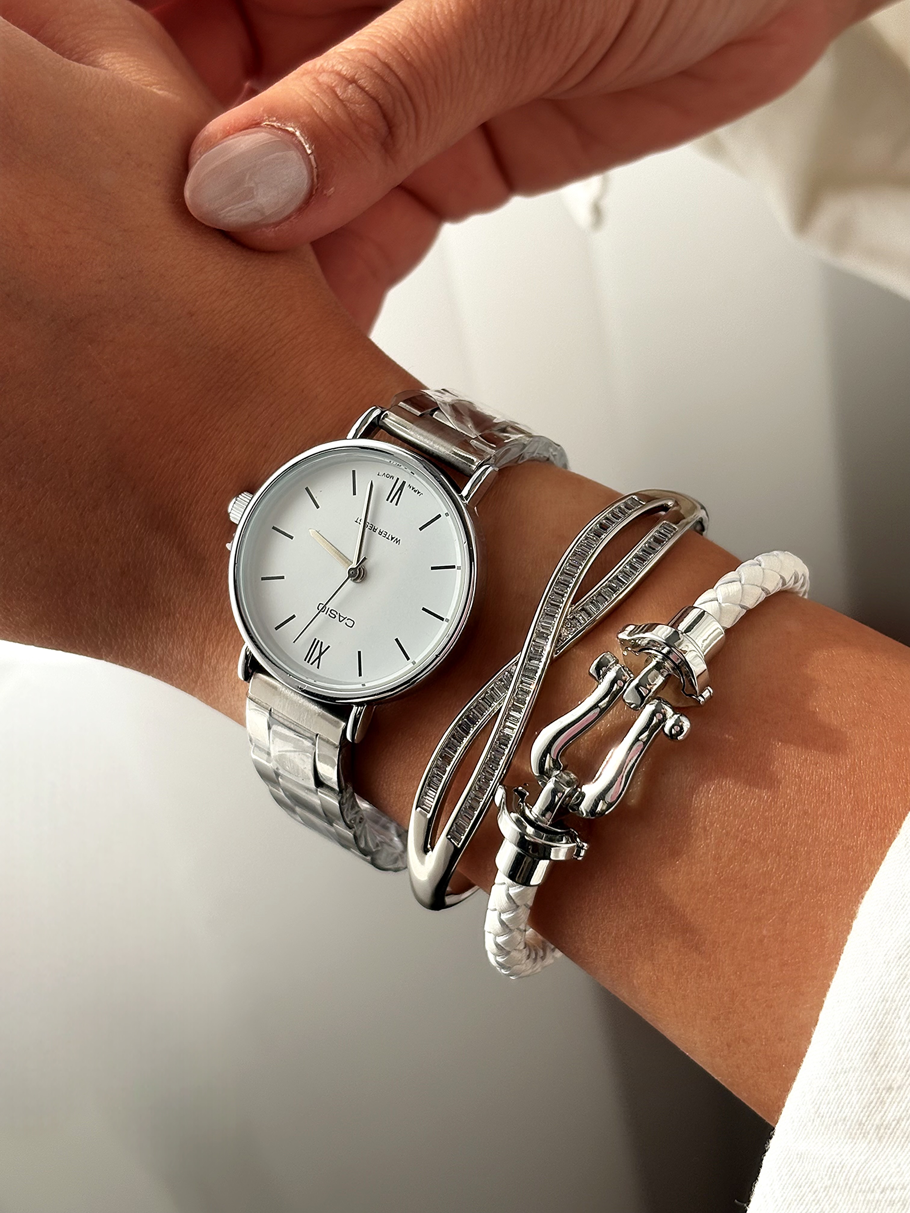 ساعت مچی گرد کاسیو نقرهای صفحه سفید