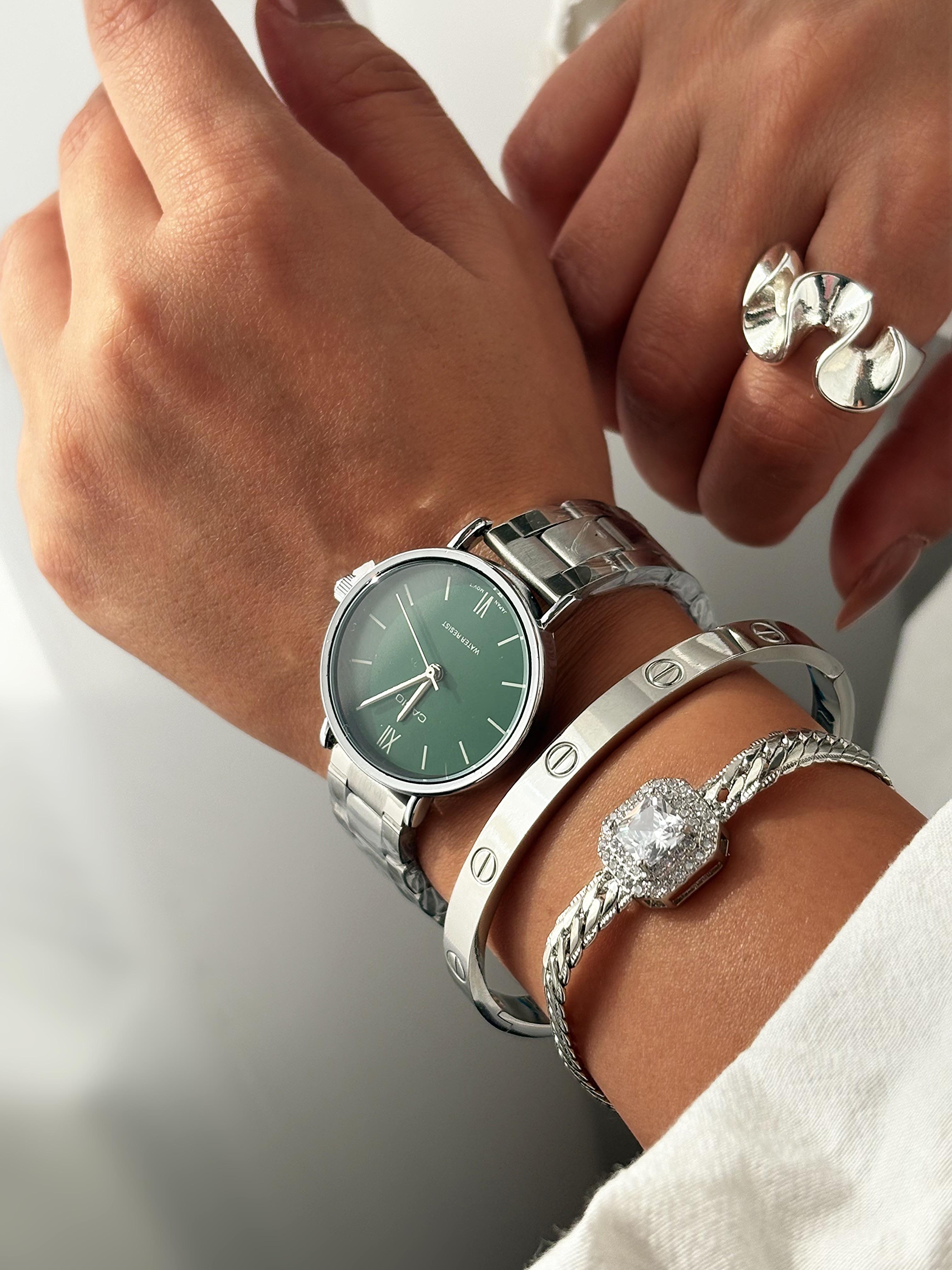 ساعت مچی گرد کاسیو نقره‌ای صفحه سبز