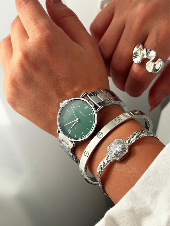 ساعت مچی گرد کاسیو نقرهای صفحه سبز