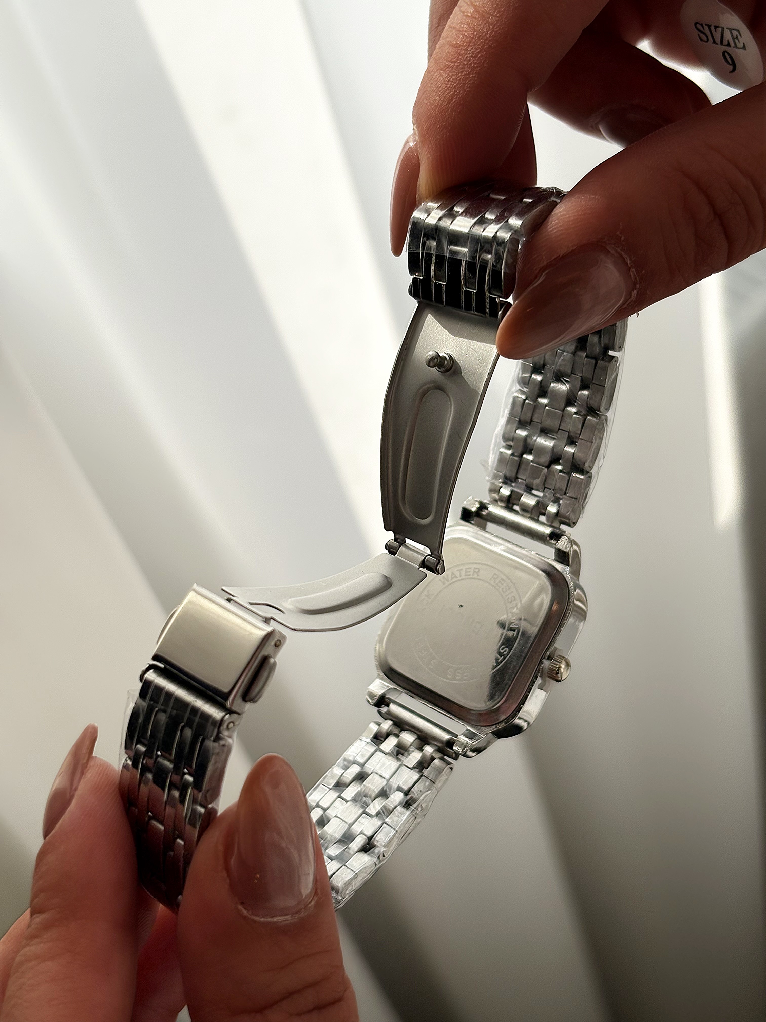 درب پشت ساعت فنسی