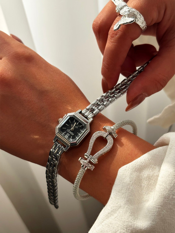 ساعت می زنانه فنسی صفحه مشکی