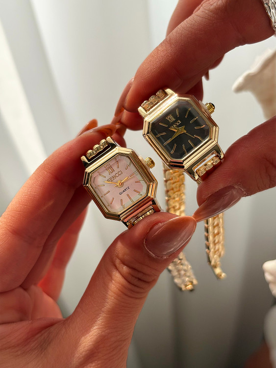 ساعت می زنانه فنسی طلایی صفحه سفید و مشکی