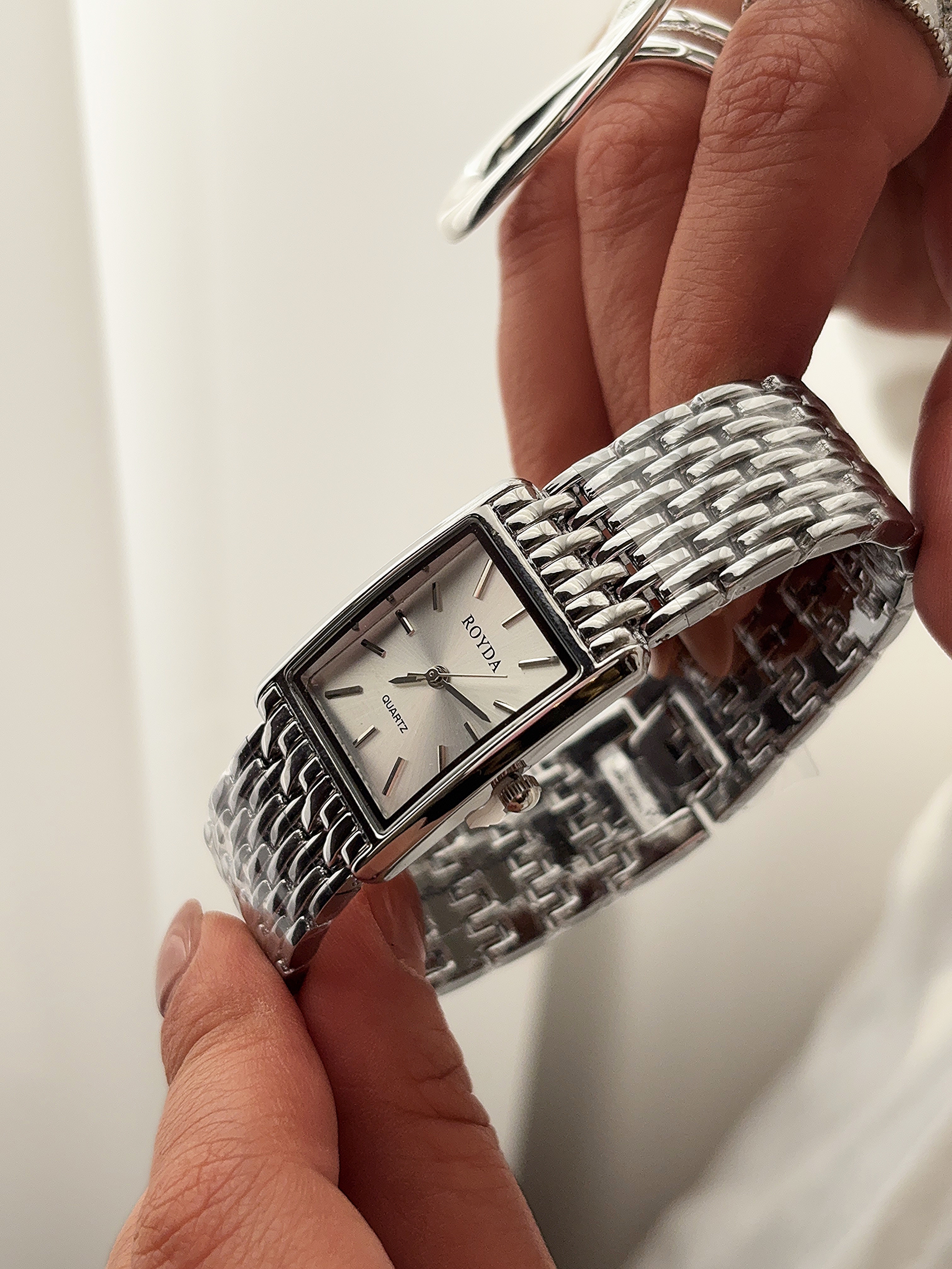 جزئیات بند ساعت