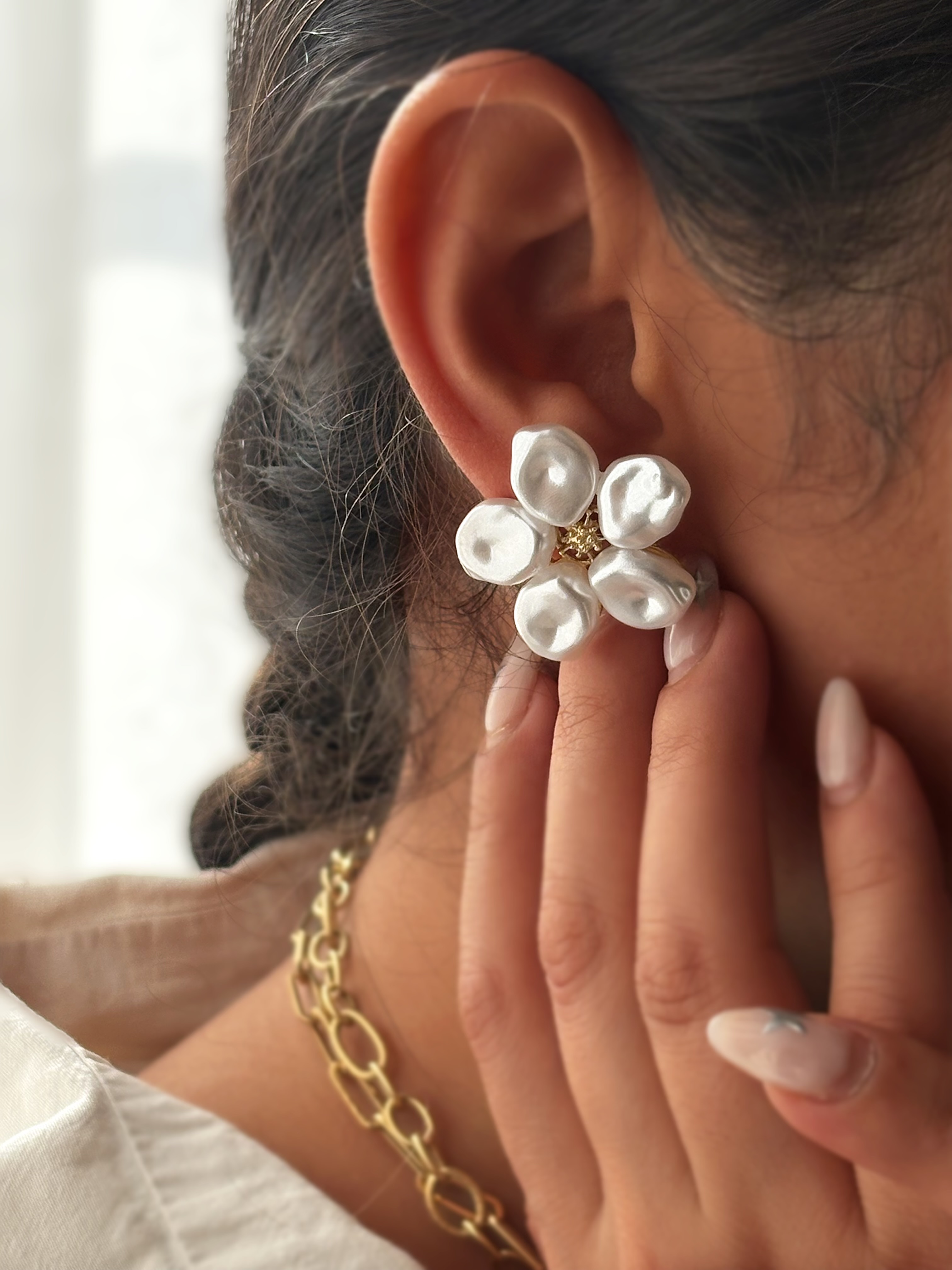 گوشواره زنانه گل صدفی