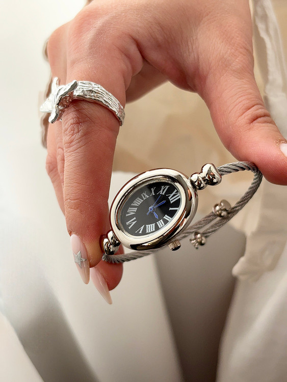 ساعت مچی زنانه نقرهای صفحه مشکی بنگلی فری سایز