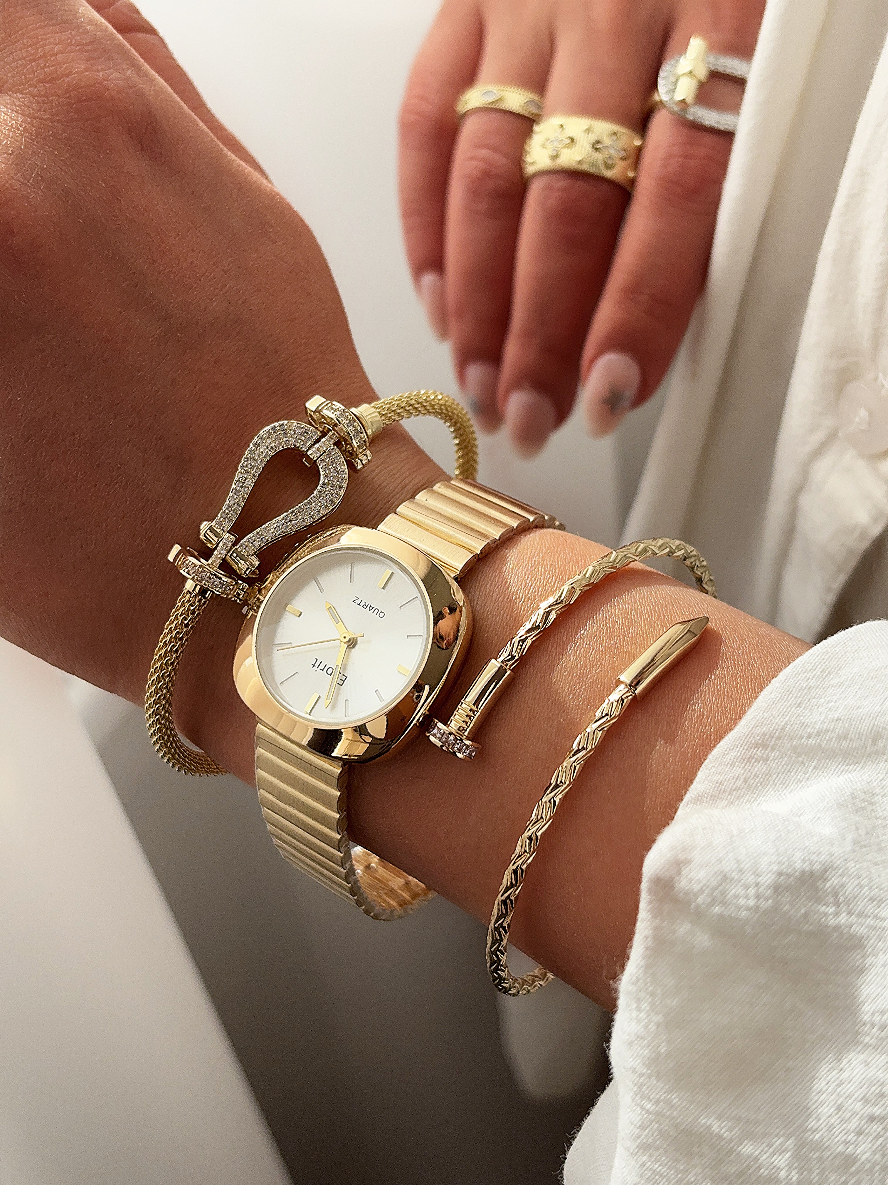 ساعت مچی زنانه بند ریلی طلایی