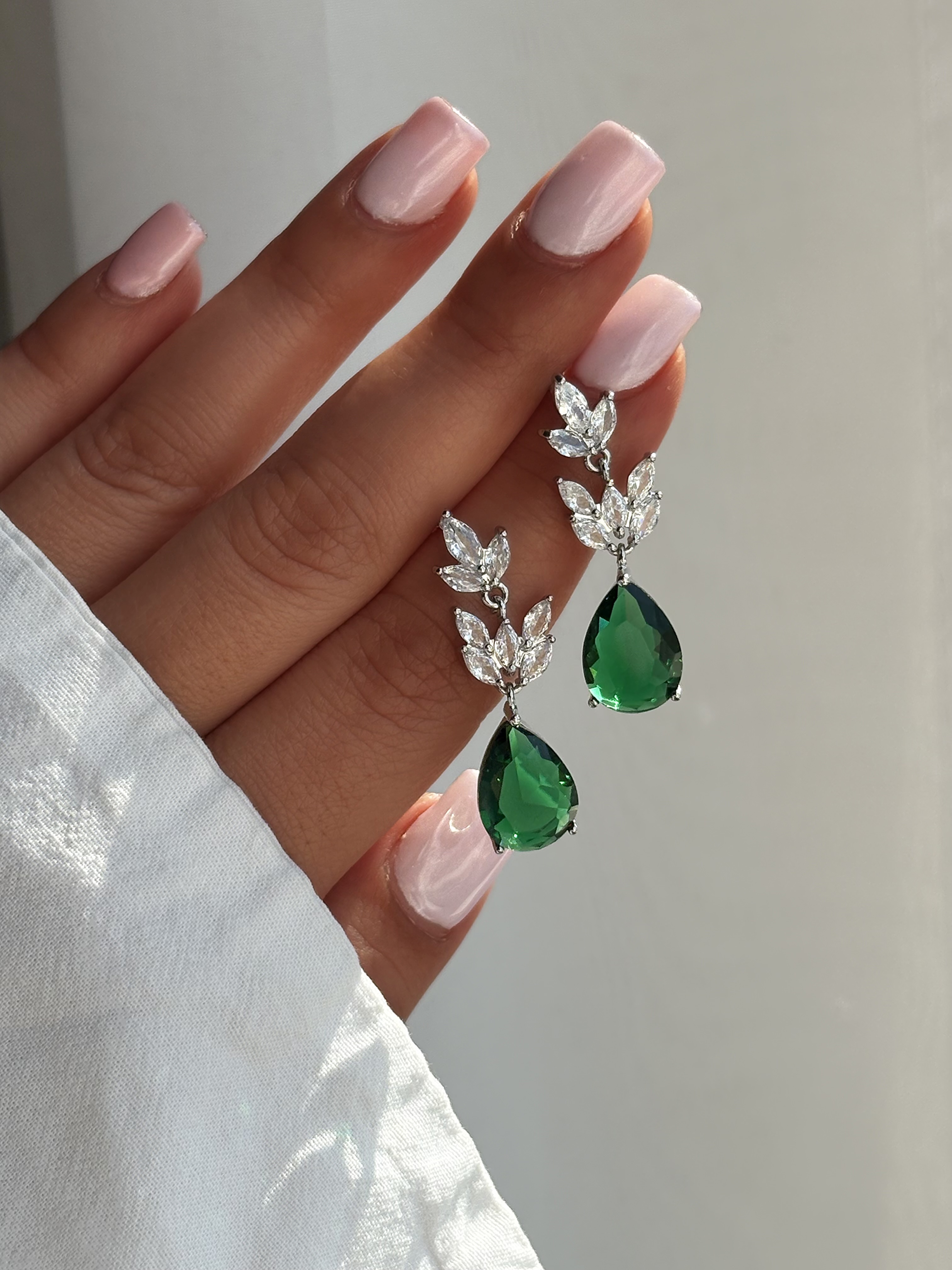 گوشواره زنانه جواهری طرح اشکی