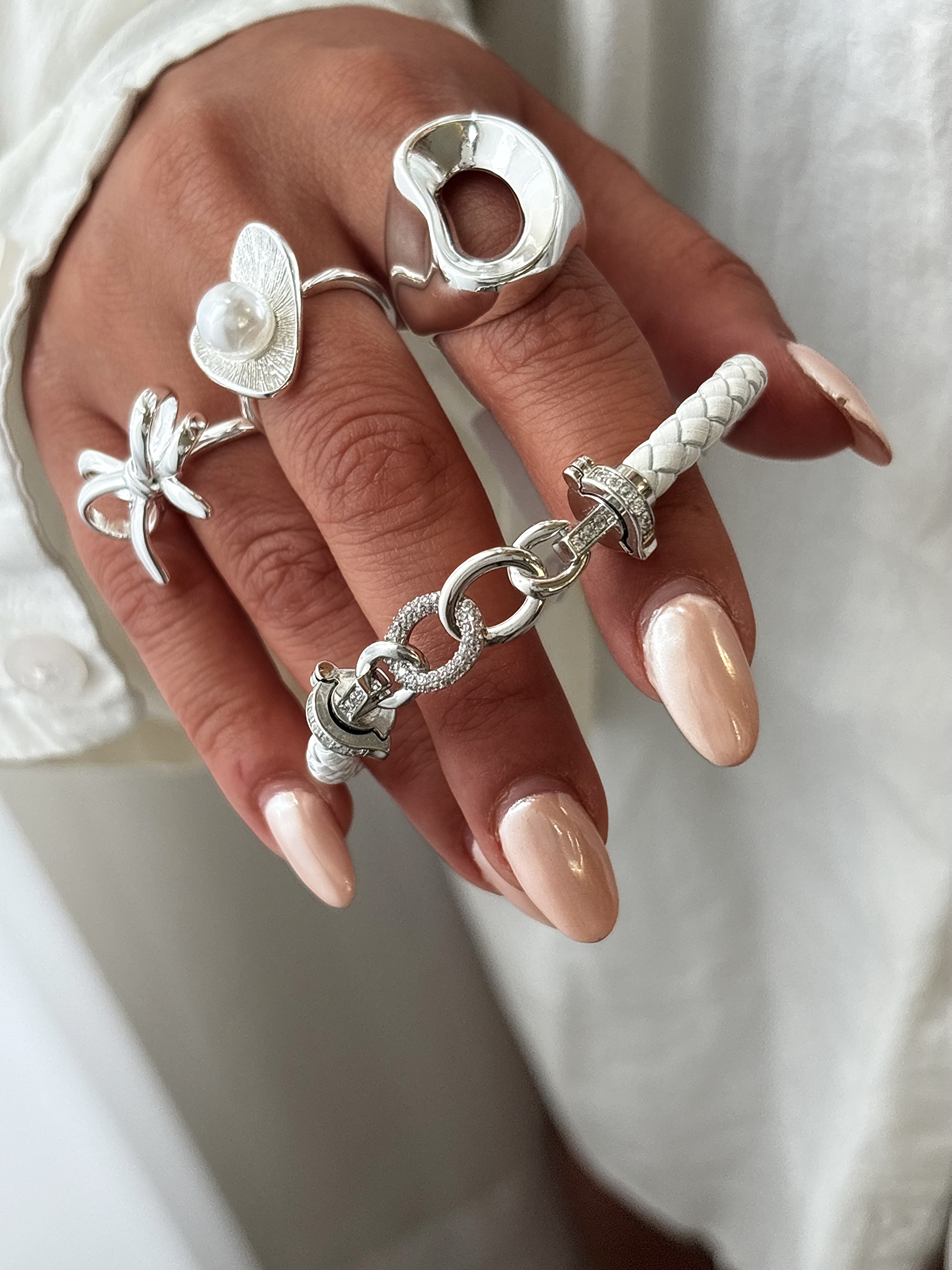 دستبند زنانه چرم کارتیه